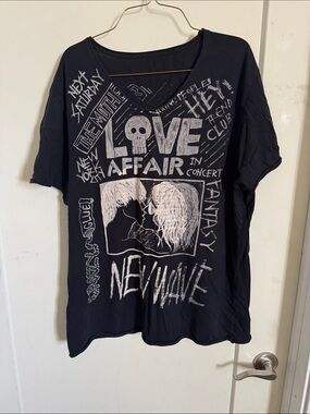 Graphic 'Love Affair' Black Tee with White Print XXL